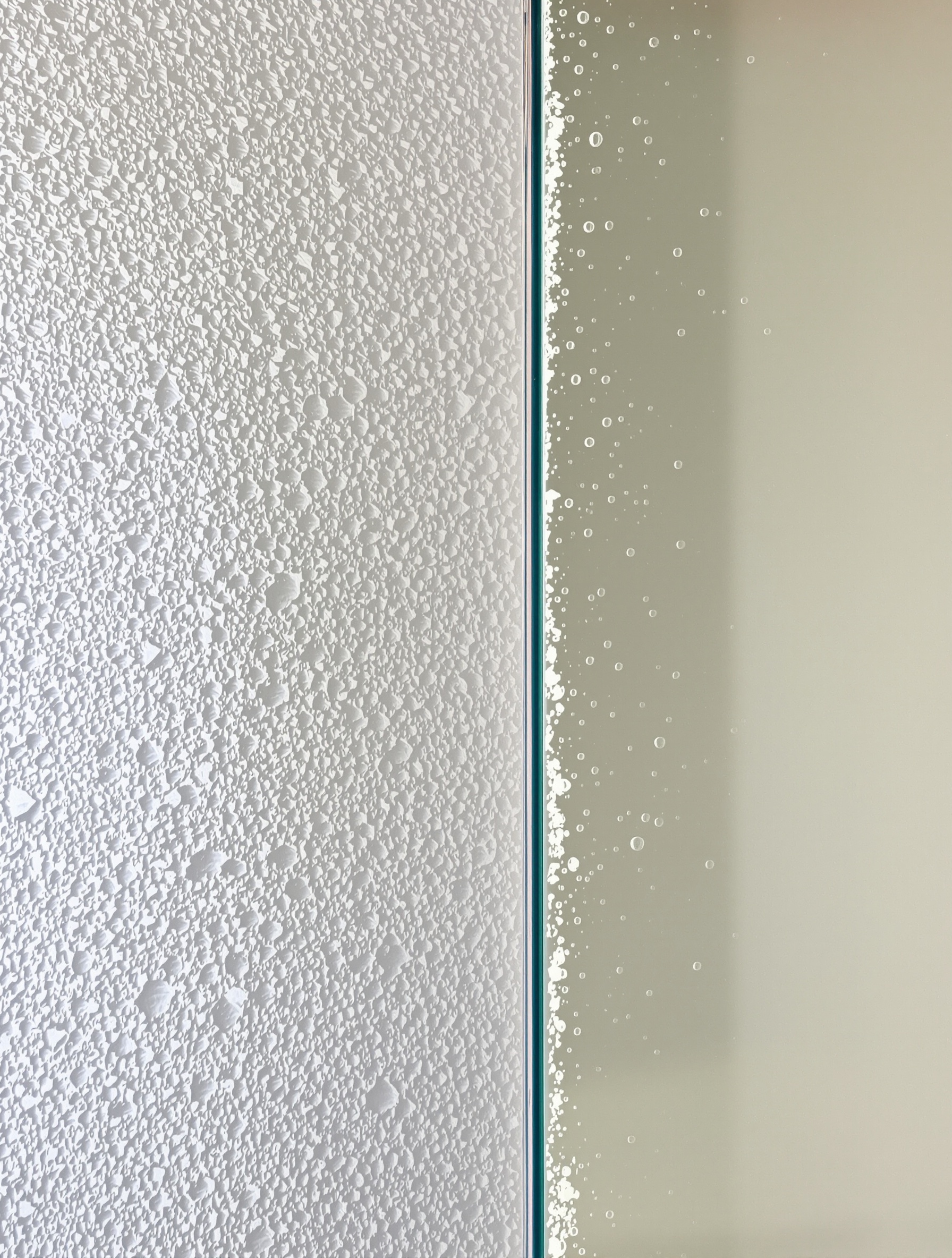 Avant/Après : victoire de la transparence sur le voile calcaire, métamorphose redonnant dignité à votre espace