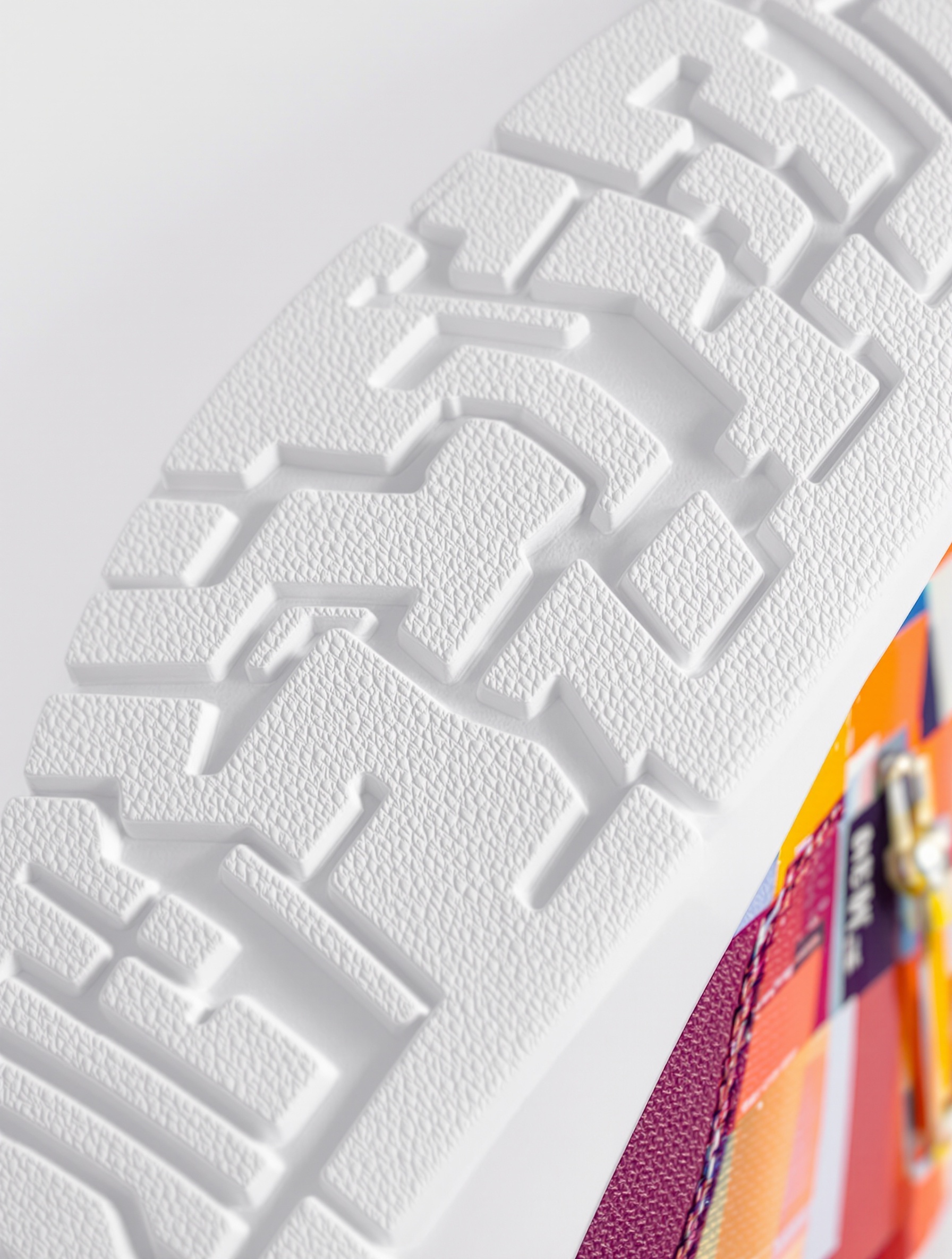 gros plan semelle blanche éclatante sneaker contraste propreté